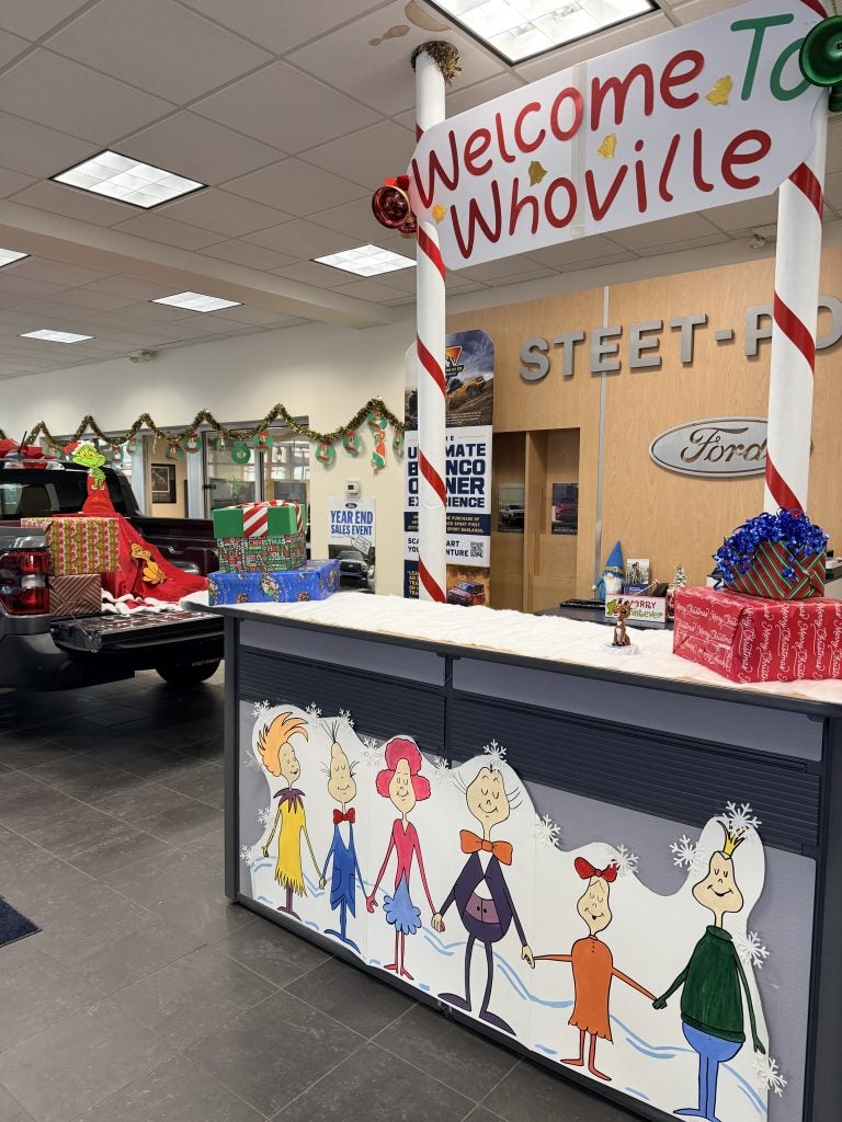 Steet Ponte Ford Photos with the Grinch Event Decor 2025 