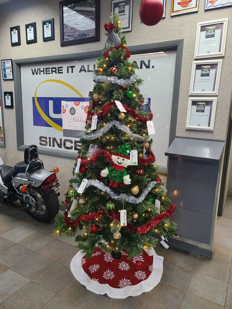 United Auto Sales of Utica Giving Tree for Holiday Gift Drive to Benefit ICAN in Utica,NY