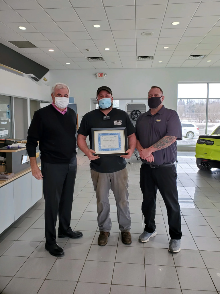 Image of Nate Stephens Jr. receiving his GM master technician certificate.