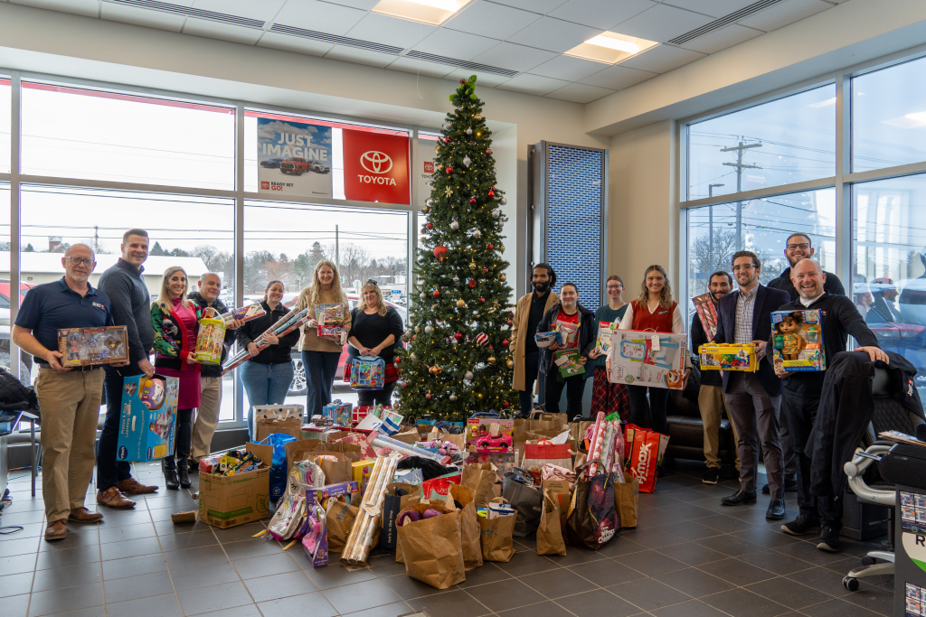 Steet Ponte Auto Group Holiday Gift Drive