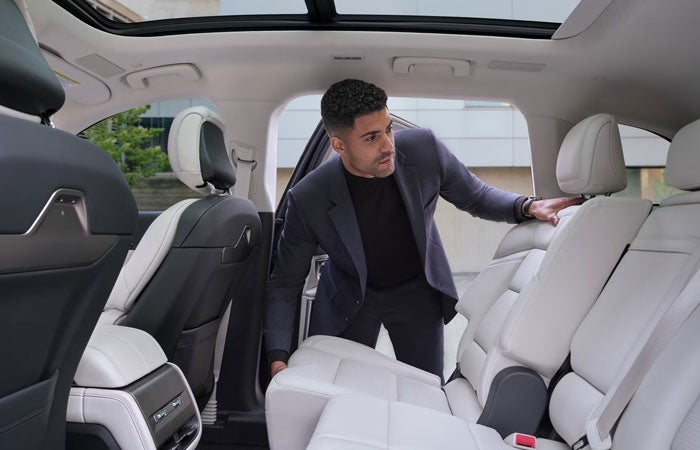 2027 Lincoln Nautilus Second-Row Sliding Seats