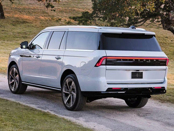 2027 Lincoln Navigator L Rear Angle