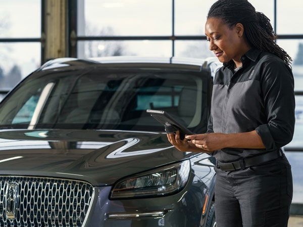 Lincoln Service Tech Looking at Service Work Order