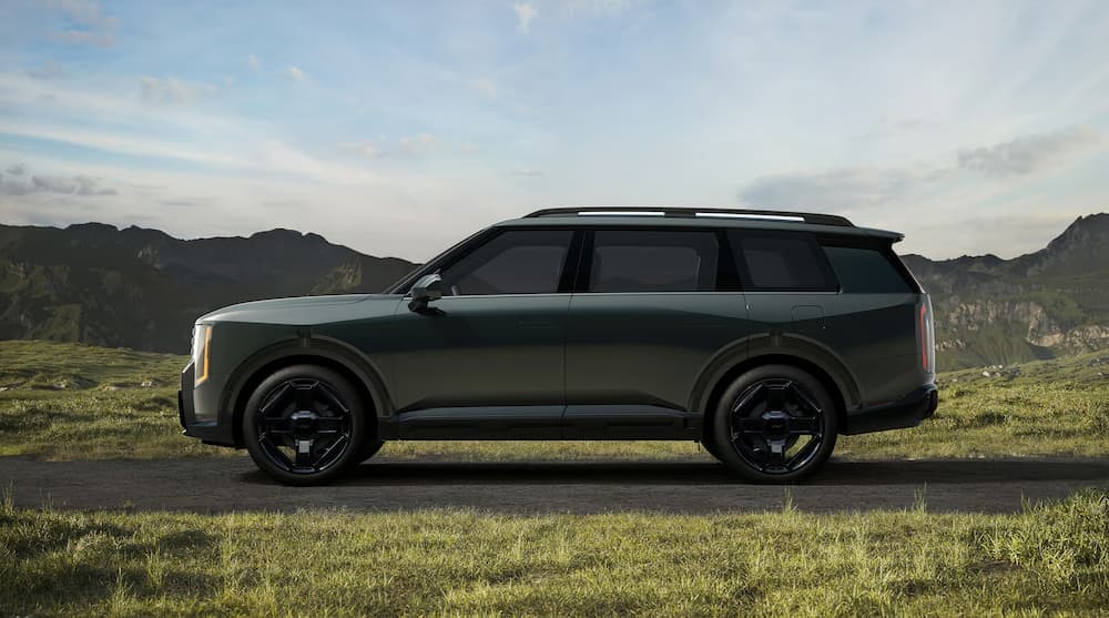 A green 2027 Kia Telluride X-Line SX Prestige parked outdoors.