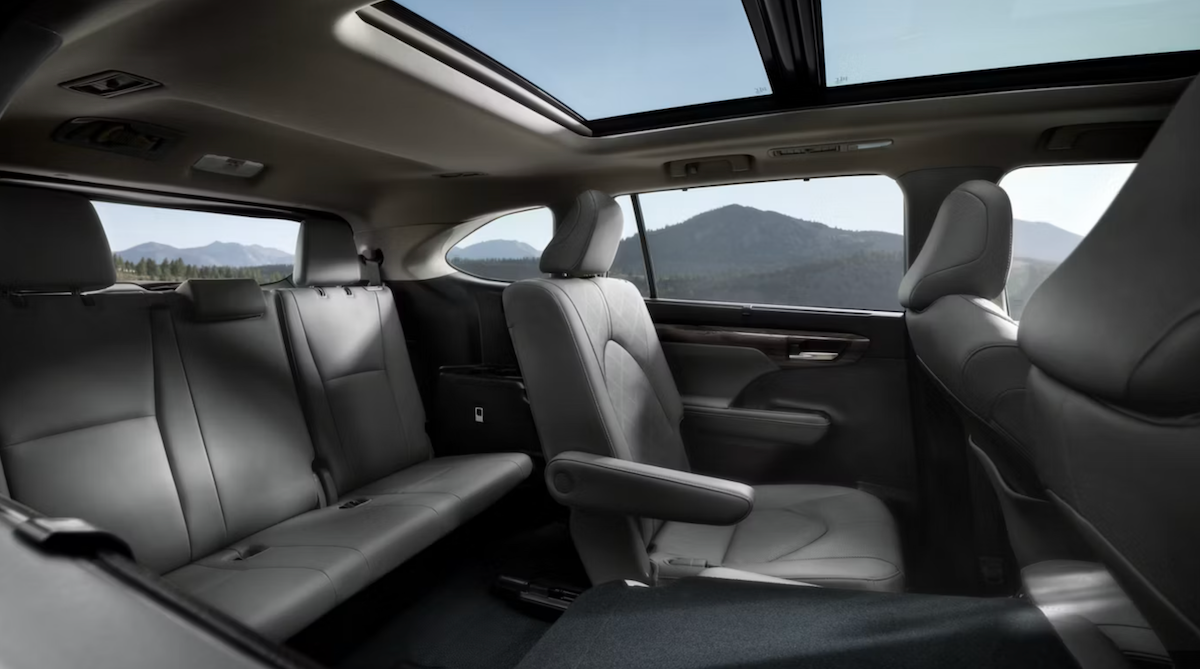 2026 Toyota Highlander vs Kia Telluride interior