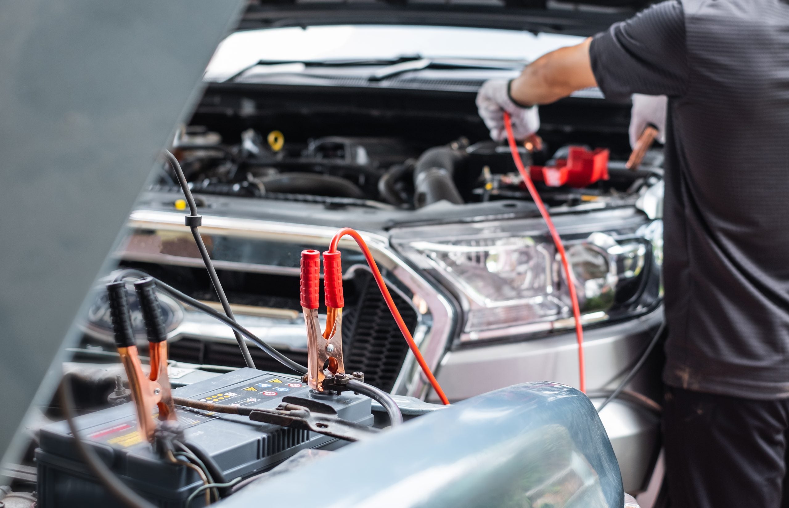 Jumpstart cables for hybrid car