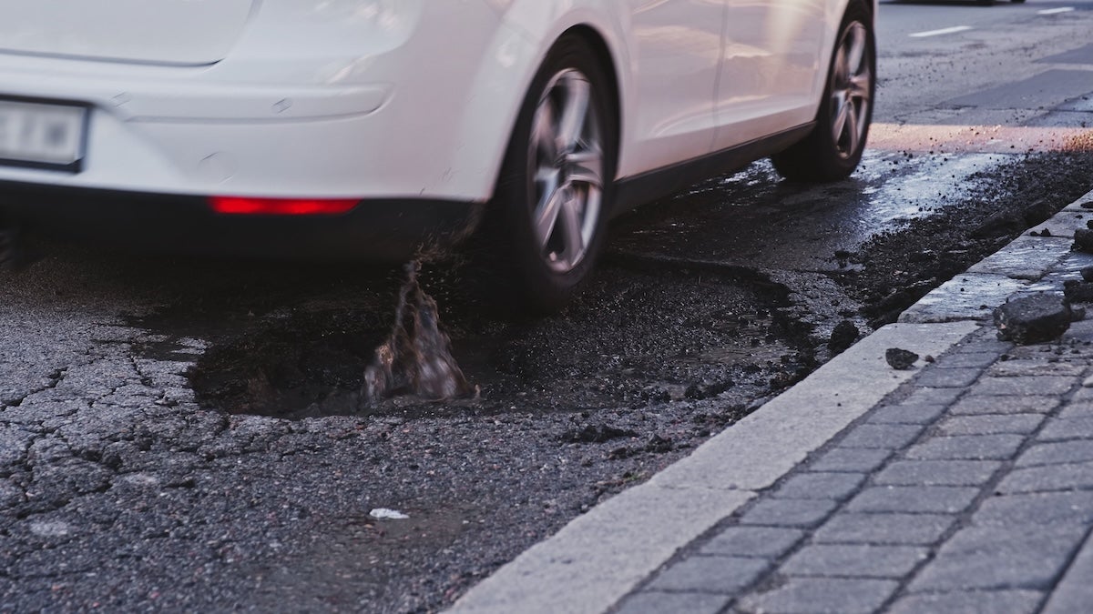 how to tell if pothole damaged car
