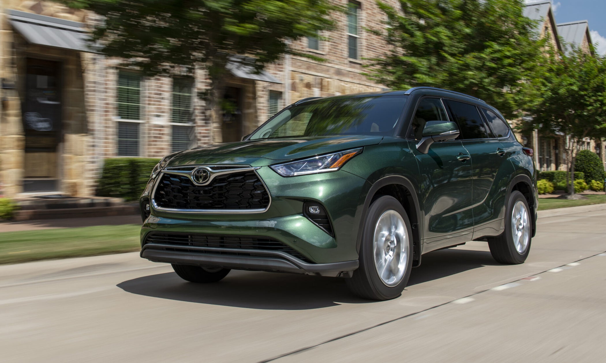 Toyota_2025_Highlander_Turbo_Hero