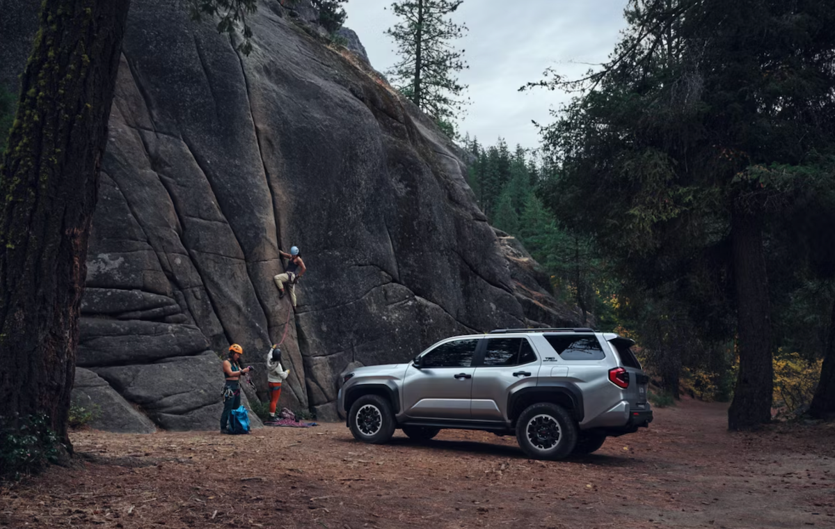 Ford Bronco vs Toyota 4Runner