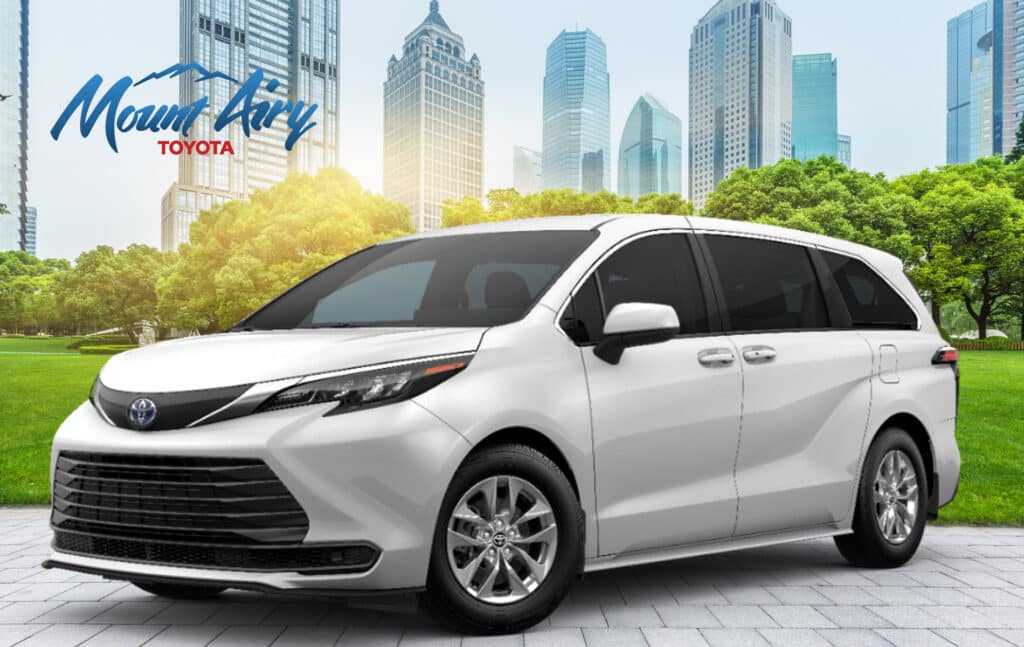 Minivans are the sexy new car of 2024, and the Toyota Sienna is the one to buy!