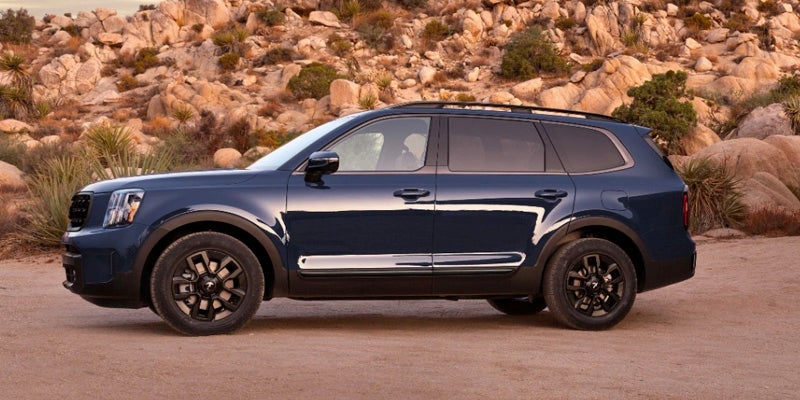Kia Telluride parked in front of some boulders