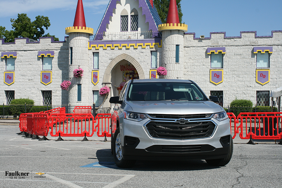 white suv parked outside of dutch wonderland