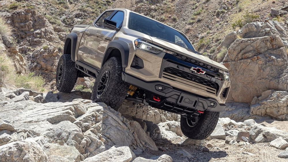 030-2025-chevy-colorado-zr2-bison-front-view