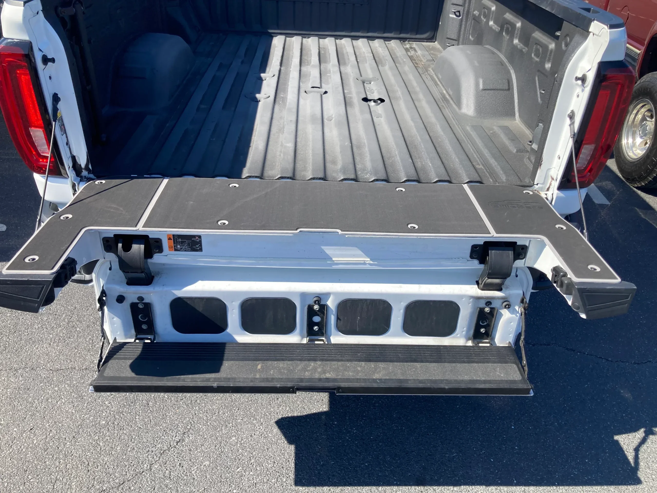 Chevy Silverado Multi-Flex Tailgate