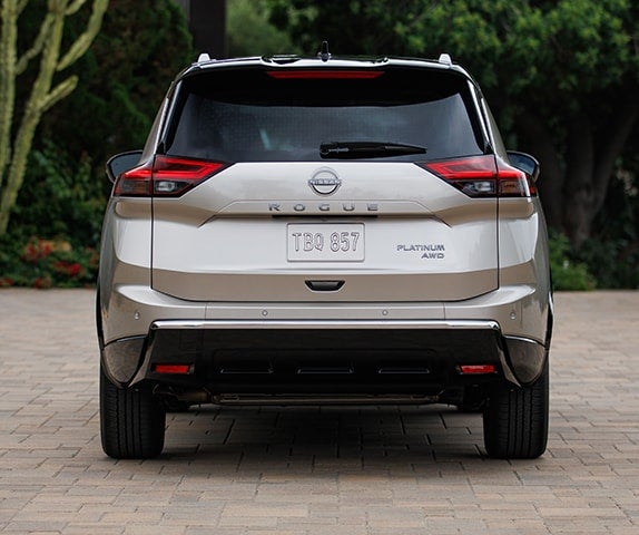 2025-nissan-rogue-parked-driveway-rear-view (1)