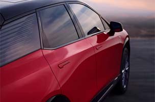126-color dual-zone ambient lighting