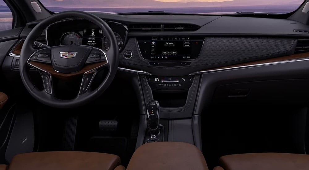 The black interior and dash are shown in a 2024 Cadillac XT6.