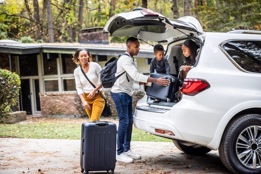 family packing SUV for vacation