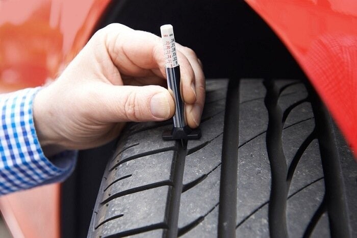 checking tire thread