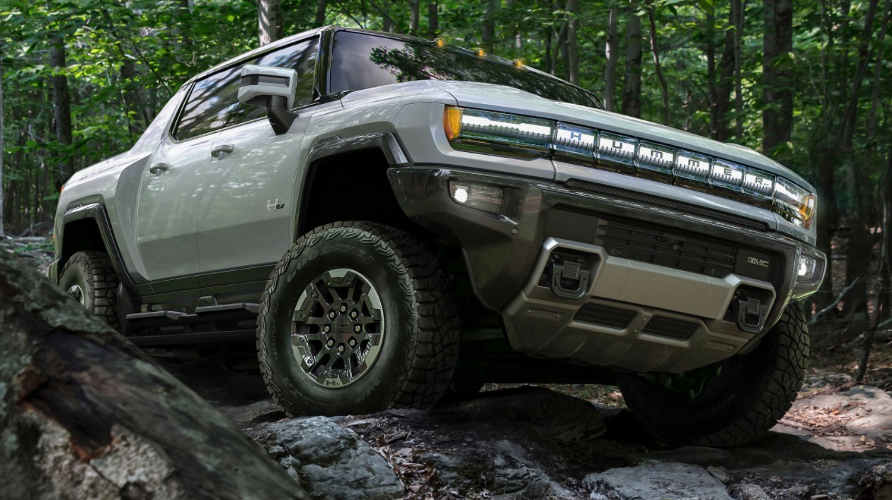 GMC debuts the all-new GMC Hummer EV all-electric supertruck!