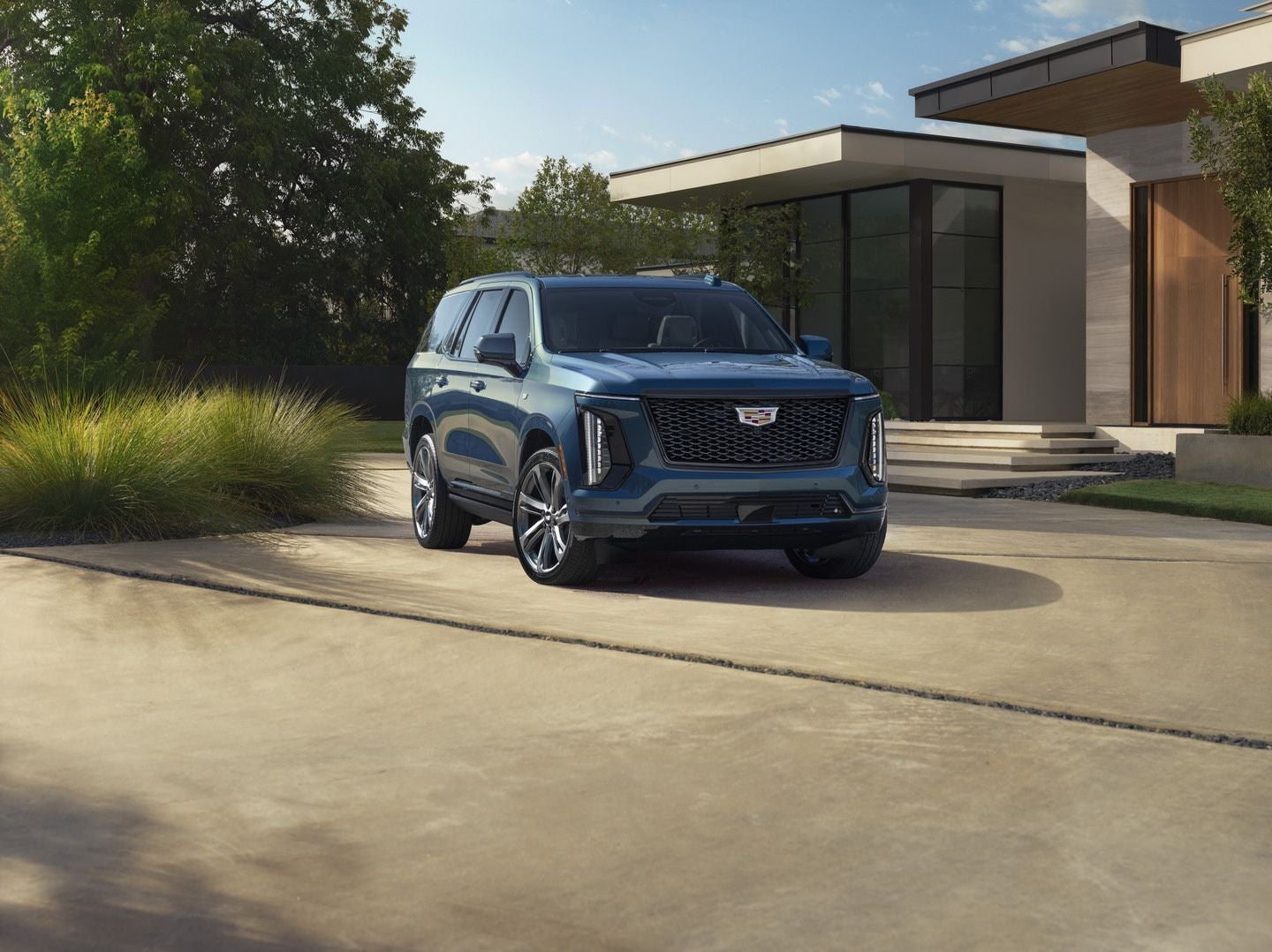 Cadillac Escalade vs Lincoln Navigator: Why More Akron Drivers Are Choosing the Escalade
