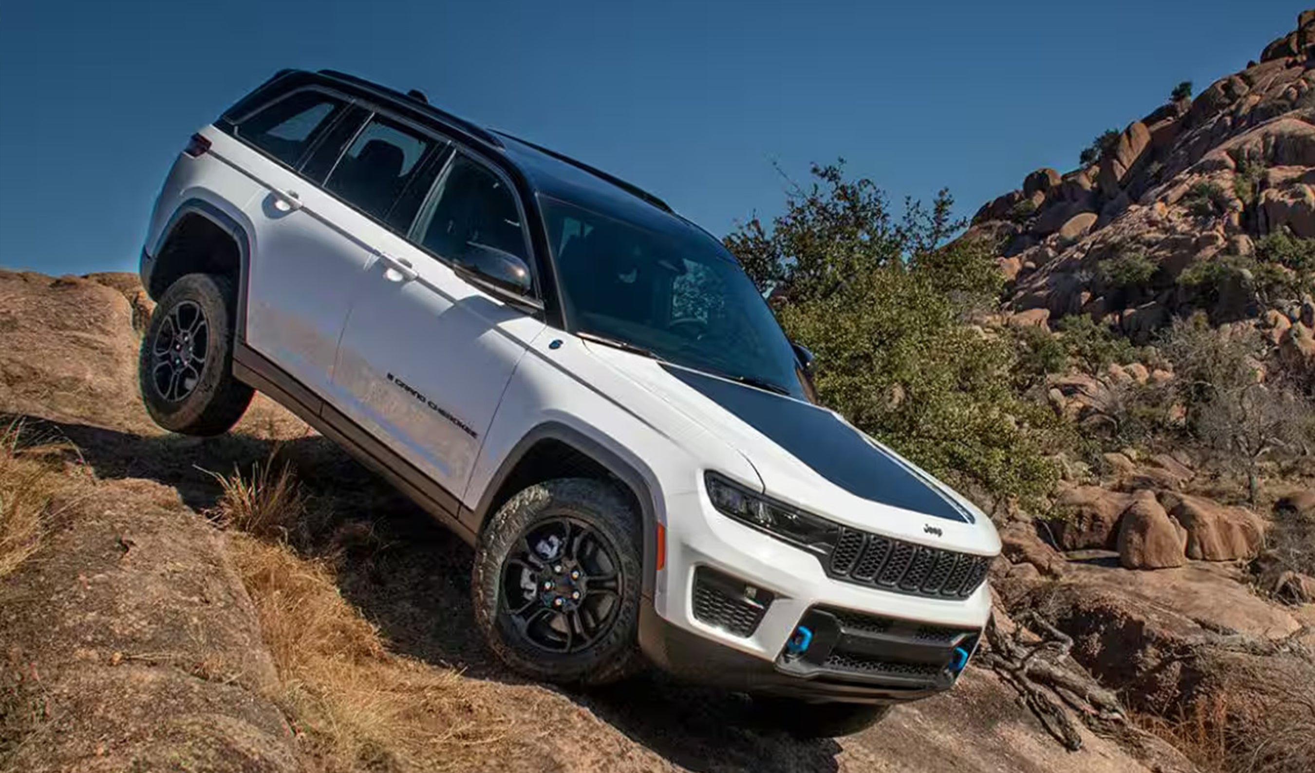 Grand Cherokee vs Ford Explorer: which SUV fits Akron families better