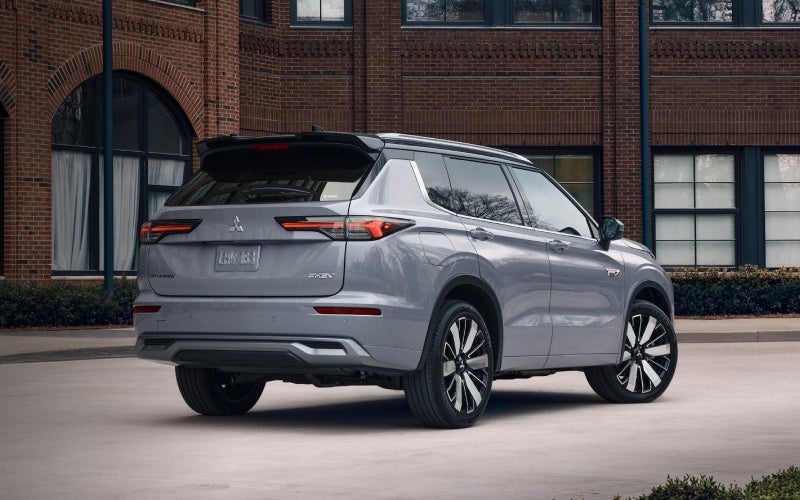 7-passenger plug-in flexibility and intuitive tech for Dexter, MI in the 2026 Mitsubishi Outlander Plug-In Hybrid