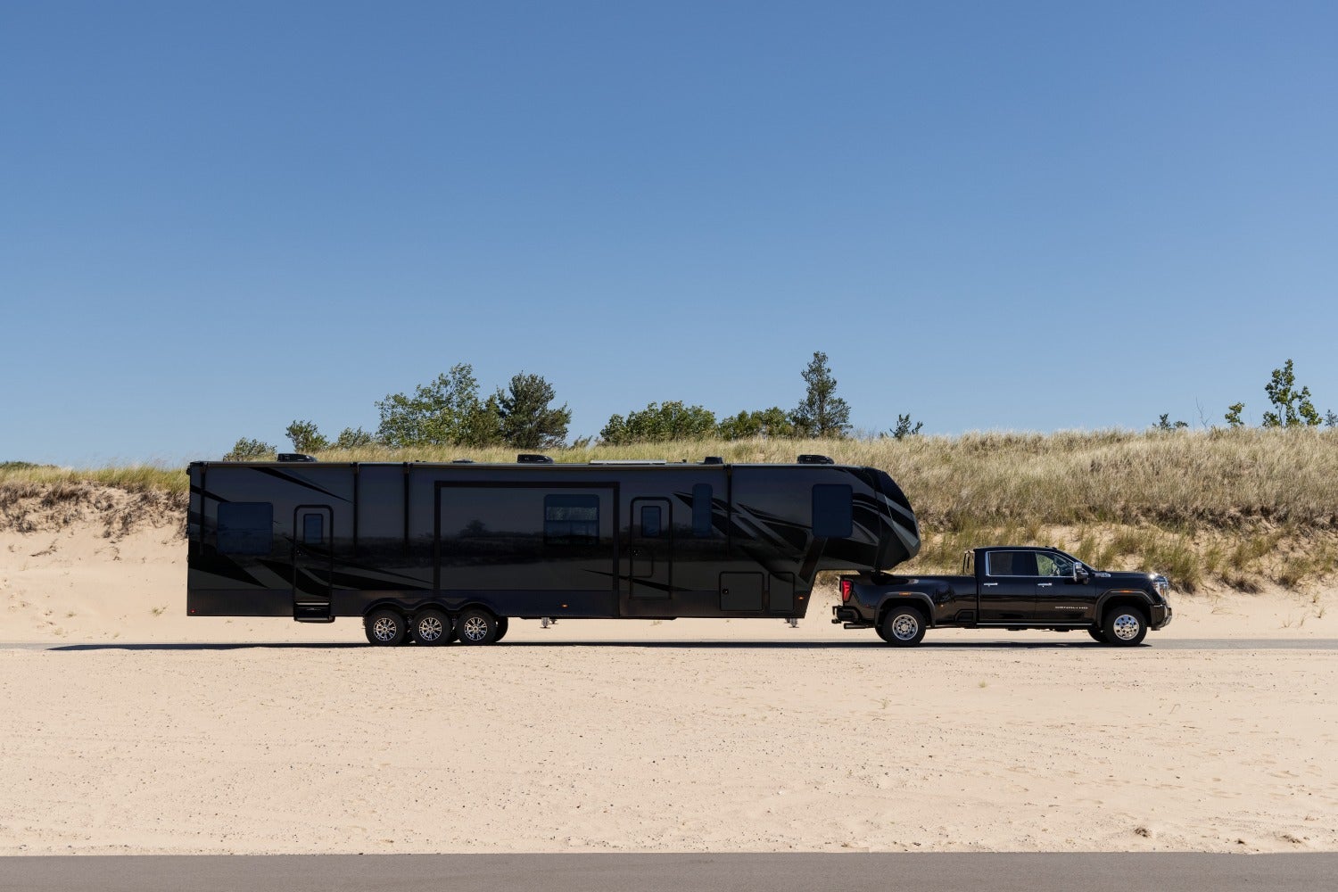 2026 GMC Sierra Denali 3500HD DRW Crew Cab Long Box in Onyx Black Towing/Hauling 5th Wheel Camper/Trailer