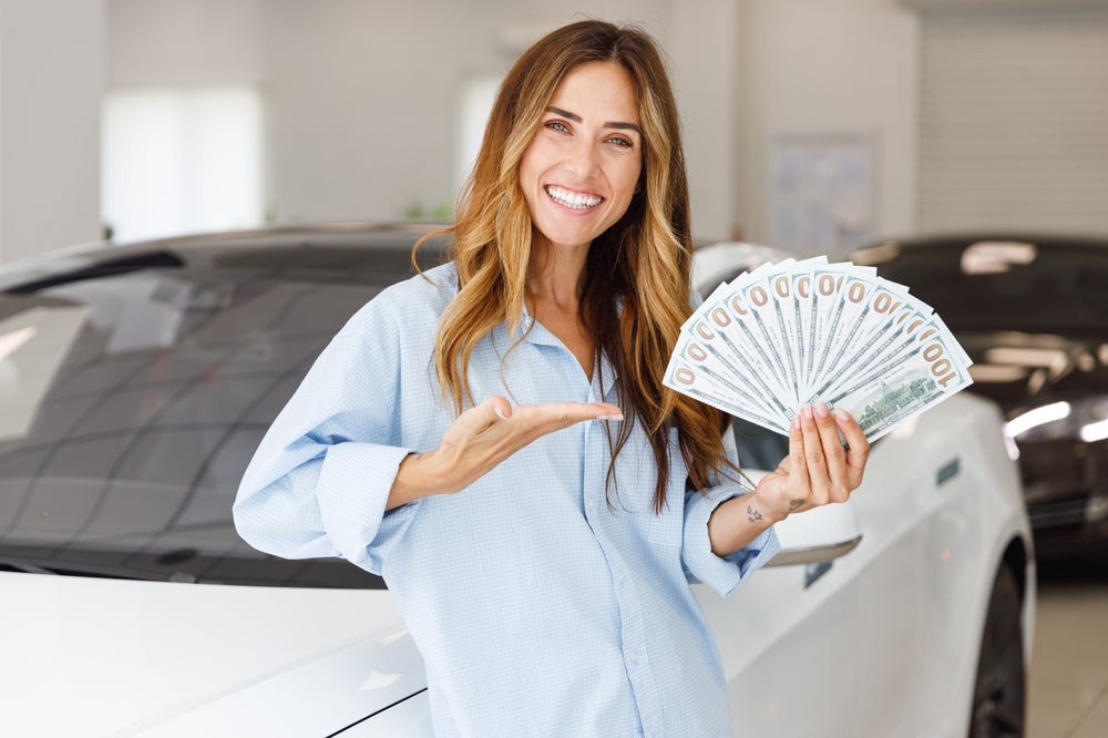 Woman,Customer,Buyer,Client,In,Shirt,Hold,Show,Fan,Cash