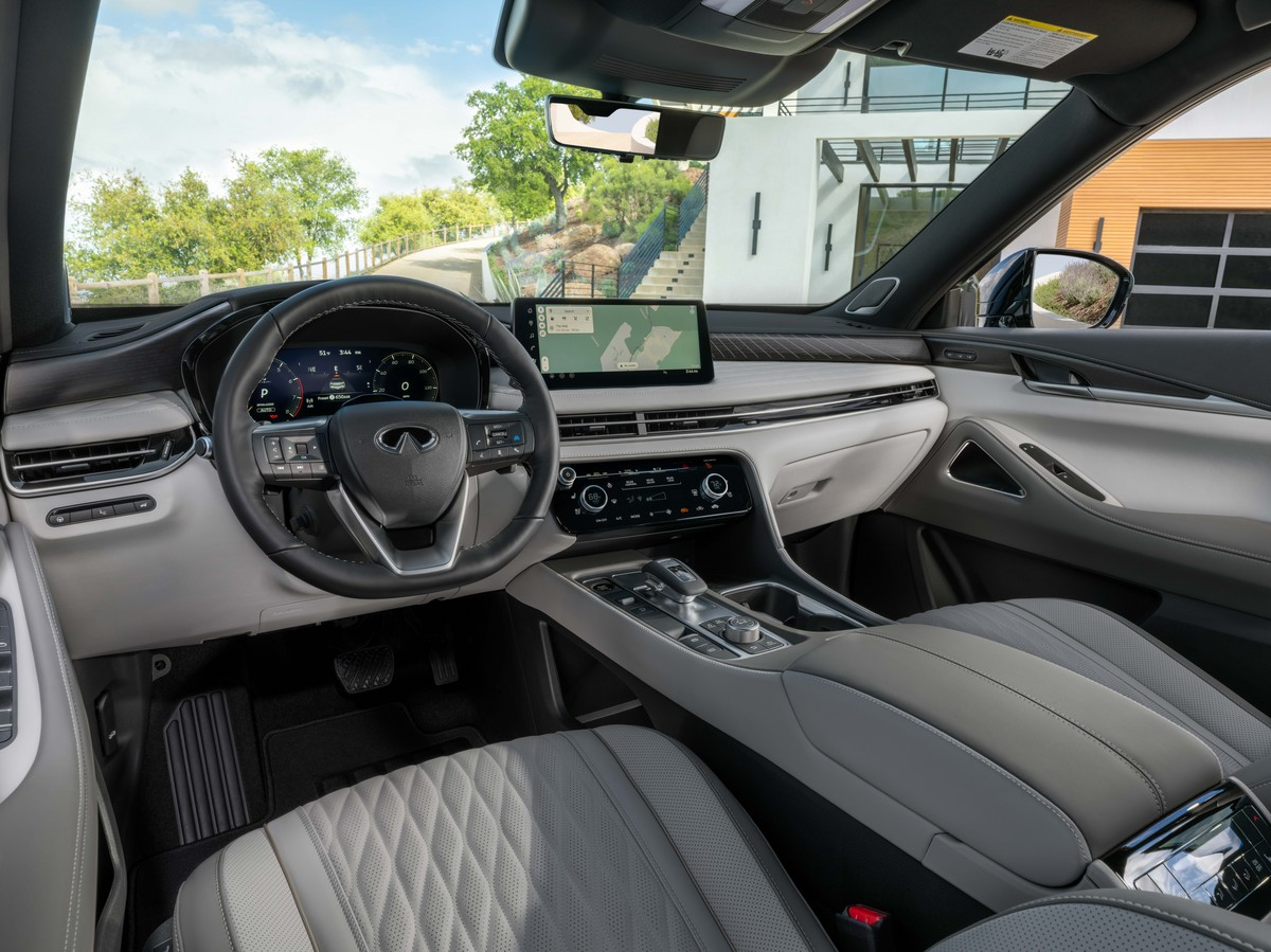 Front seats of a new INFINITI SUV