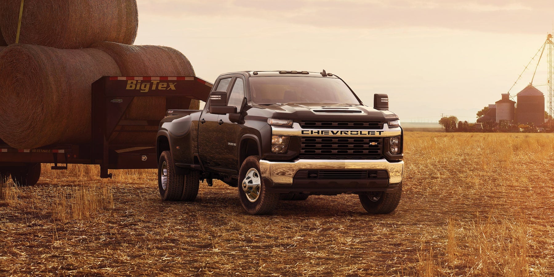 2023_Silverado_HD_HaulHay