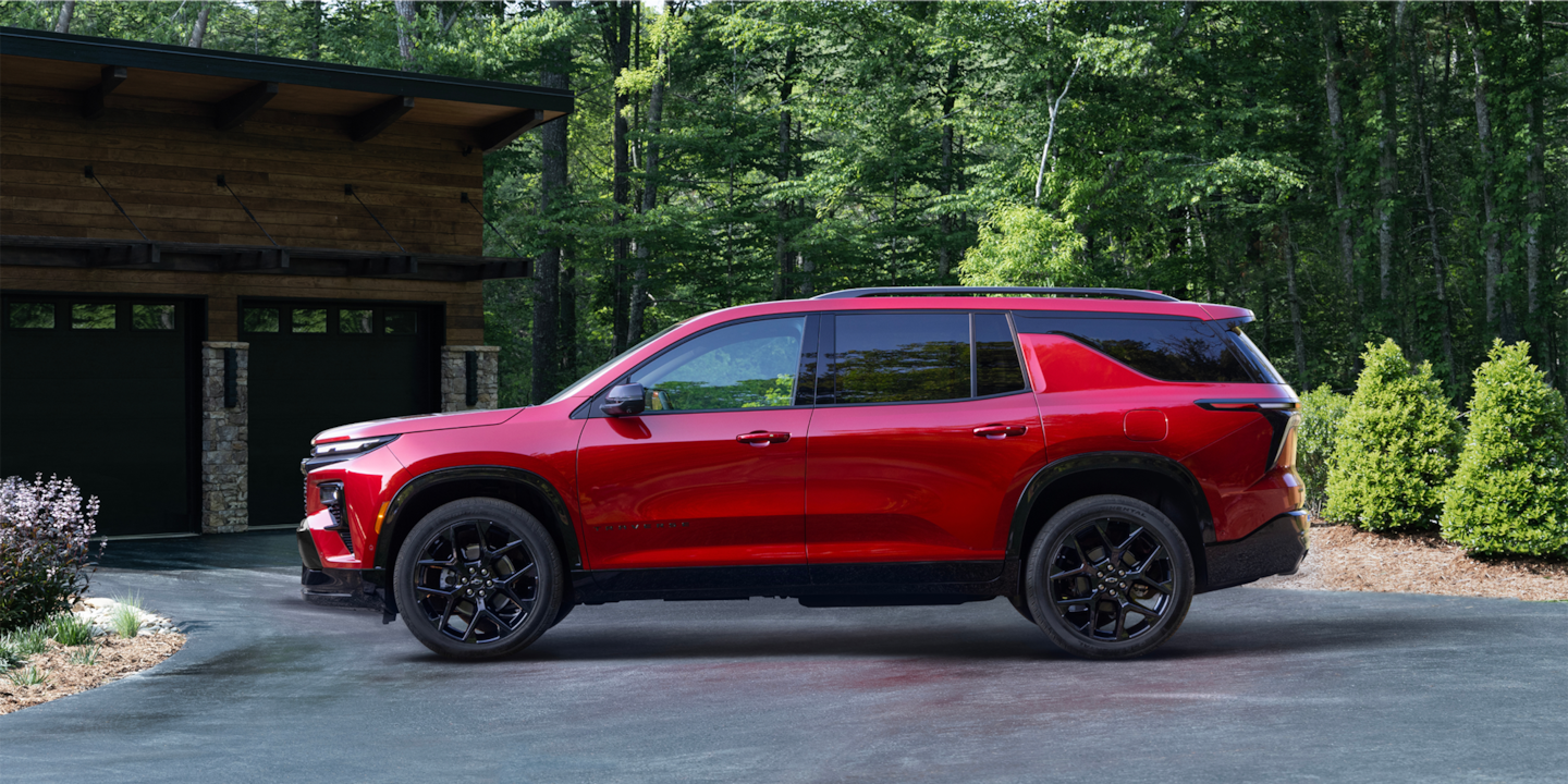 2024-traverse-red-exterior