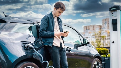 EV vs Hybrid 2026: What Drivers Choose & Why Today