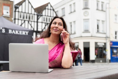Why Buyers Pick Local Dealers Over Online-Only Stores