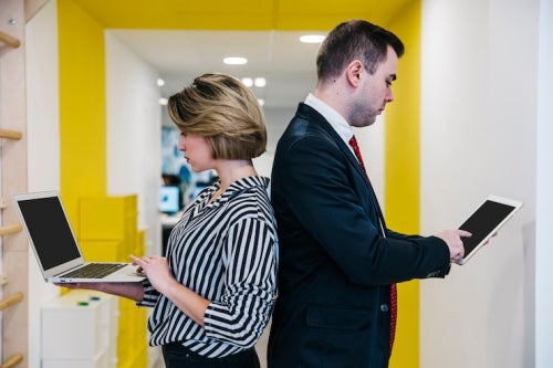 Online Leads Transform Showroom Sales Staff Roles