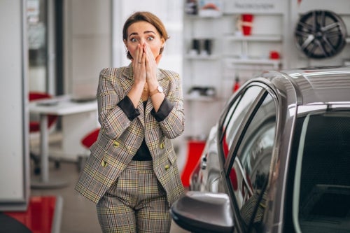 Auto Buyers' Hesitation: Market Trends & Key Concerns