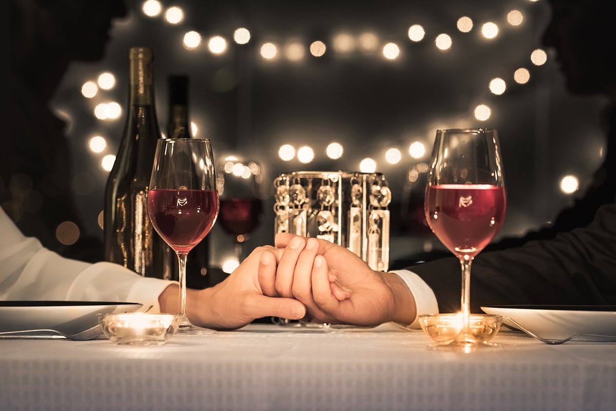 Beautiful,Romantic,Candle,Light,Dinner.,Couple,At,Restaurant,Table,Holding