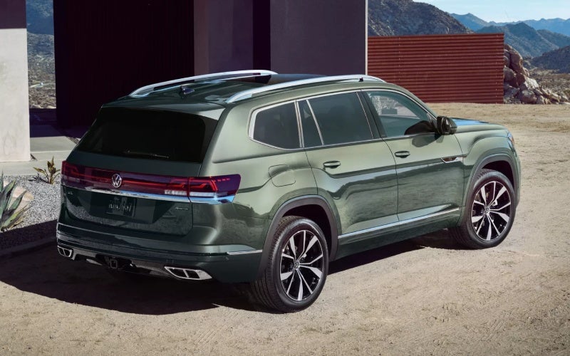 Can I remote start and lock a 2026 Volkswagen Atlas with my phone around Madison, WI?