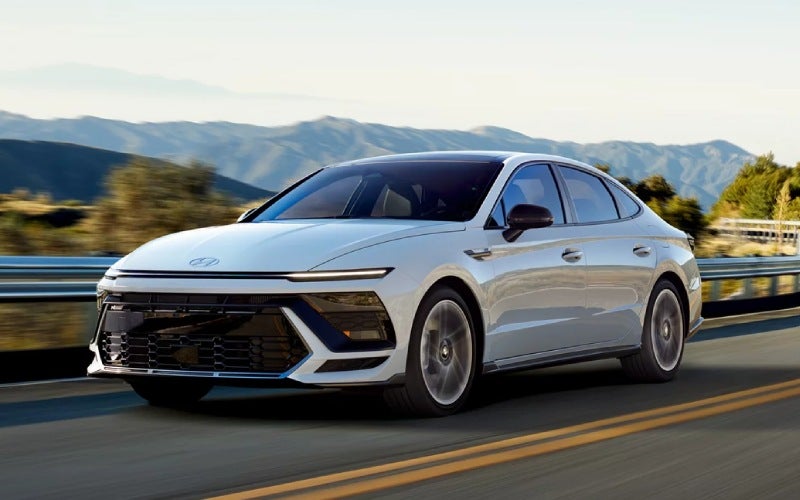 Do I have to charge the 2025 Hyundai SONATA Hybrid to drive around Grand Island, NE?