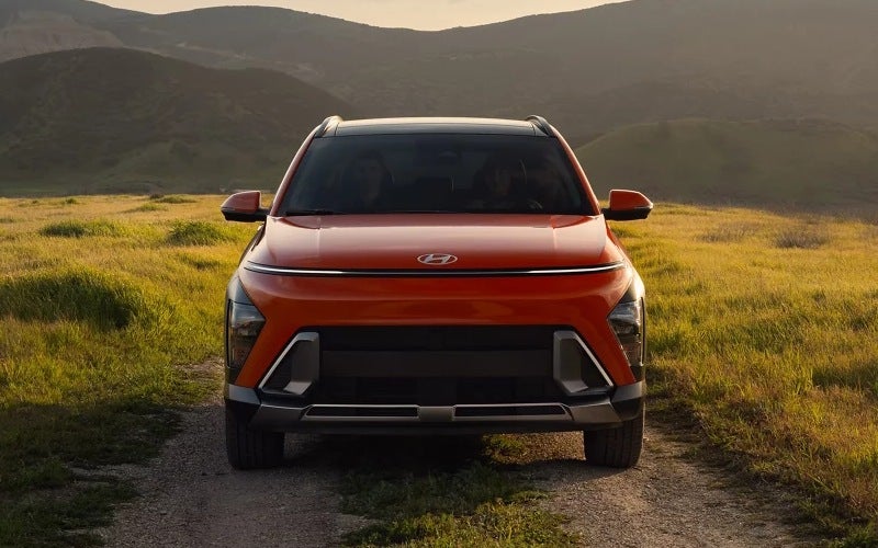 Which small SUV makes parking easier around St. Paul, NE — 2026 Hyundai KONA or 2026 Kia Seltos?