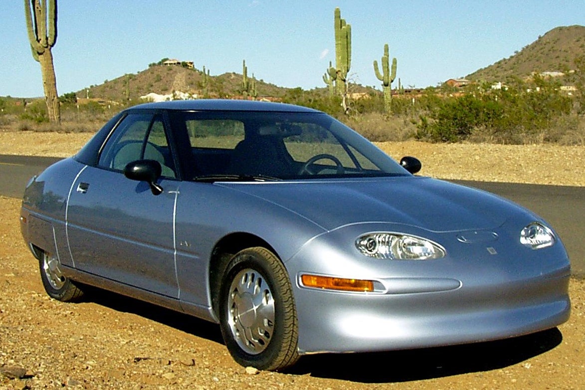 GM EV1 parked in the desert. Grey exterior 