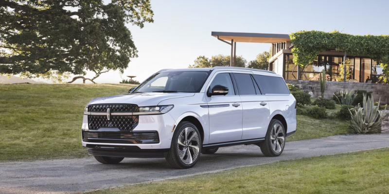 2025 Lincoln Navigator design