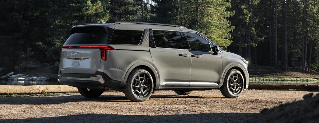 Side view of the 2025 Kia Carnival HEV
