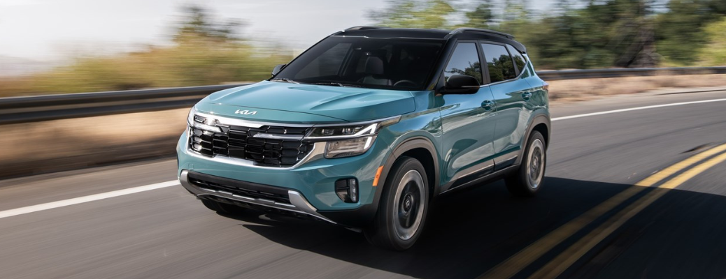 Side view of the 2025 Kia Seltos on road