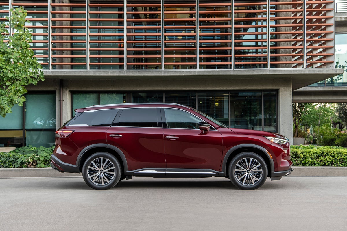 QX60 parked on road side view