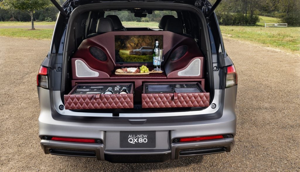 Infinit QX80 with open tailgait and food