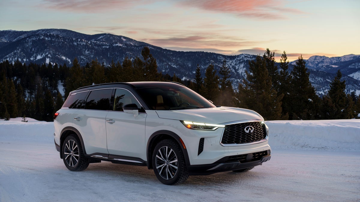 QX60 side view parked in snow in front of mountains