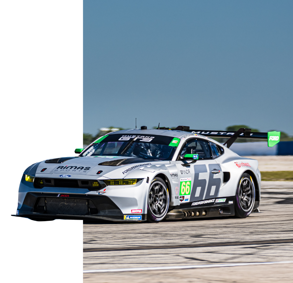 Mustang racing around Sebring