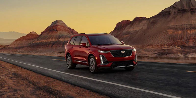 2023-xt6-driving