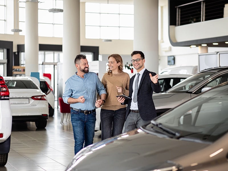 couple car shopping